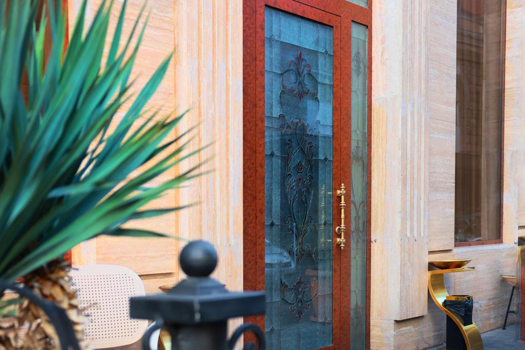 Royal Renaissance Hotel Erevan Exterior foto